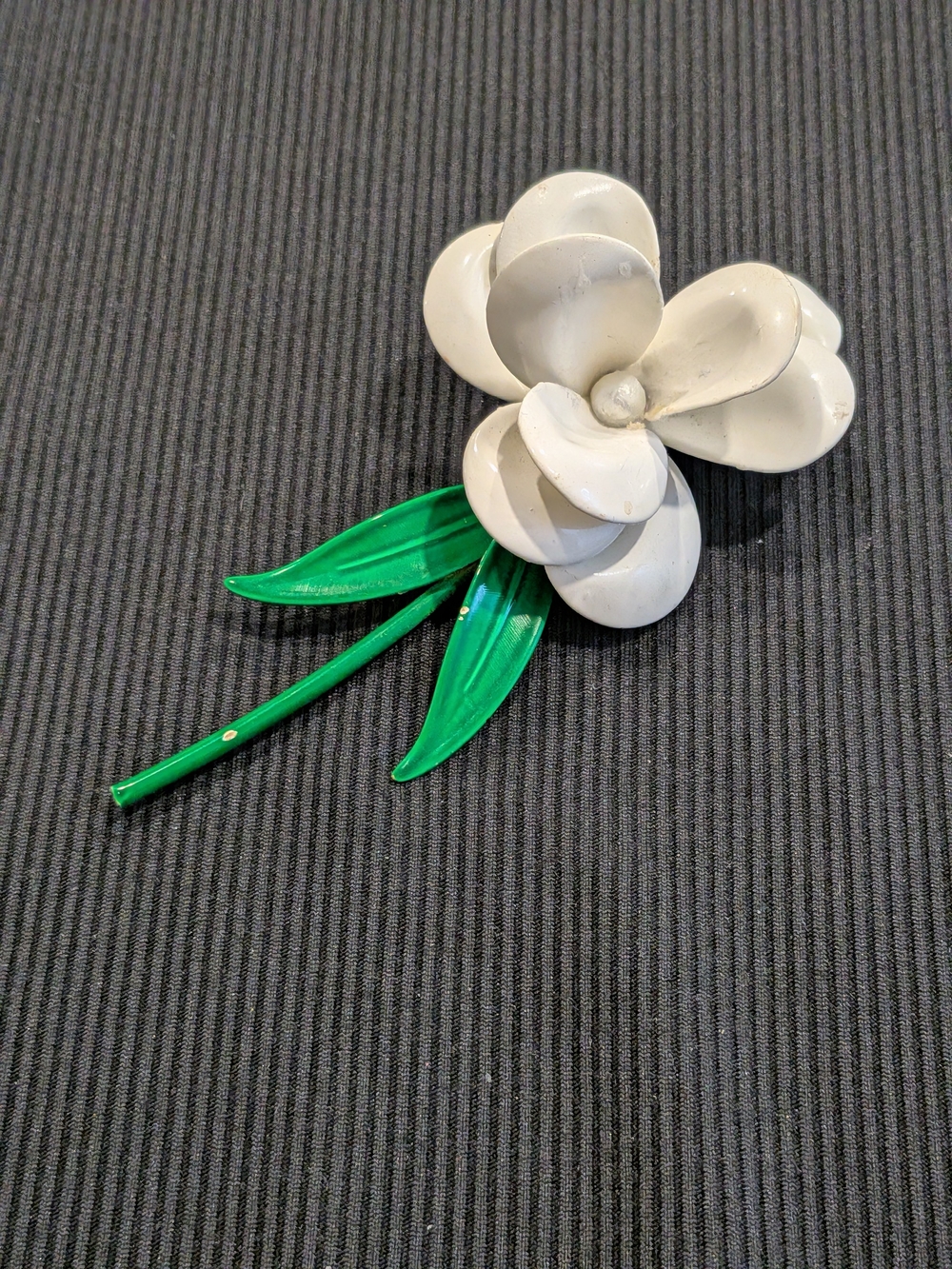 N#5: Vintage 1960s White Floral Pin Brooch with Green Leaves